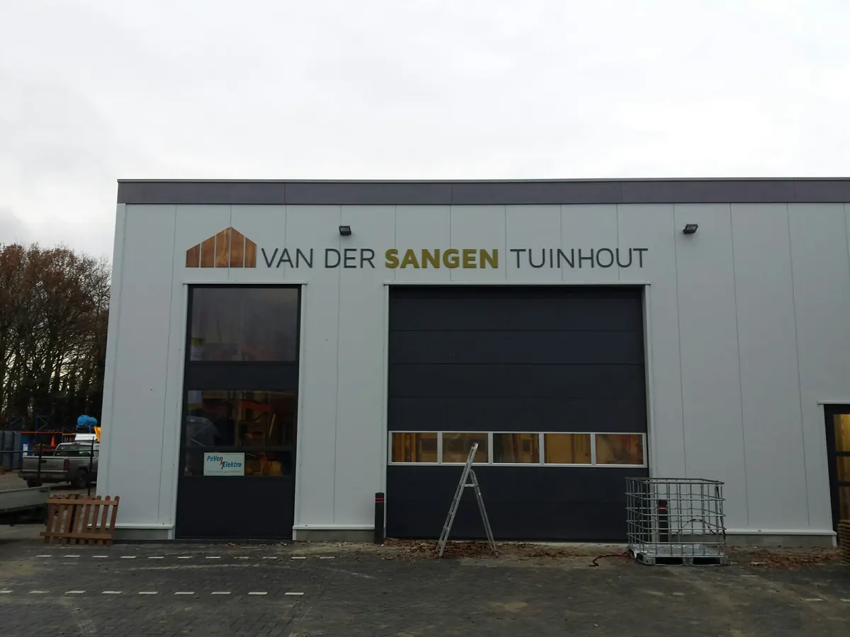 Gevel van Van Der Sangen Tuinhout